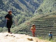 Une femme Hmong et son enfant, Sapa