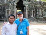 À l'entrée de Angkor Thom avec notre chauffeur de tuk tuk monsieur Kong