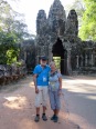 Devant l'une des portes d'Angkor Thom