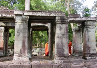 Prise de photo à Ta Phrom, Angkor, Cambodge