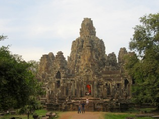 Vue du temple montagne de Bayon avec son troisième étage circulaire, Angkor, Cambodge