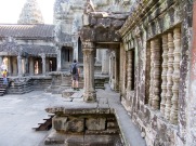 Le deuxième étage du Angkor Wat comporte des vestiges de plusieurs temples, Cambodge