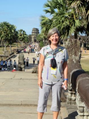 Devant l'allée qui mène à l'entrée d'Angkor Wat, Cambodge