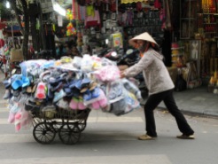 Marchande dans le vieux quartier, Hanoï, Vietnam
