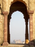 Le temple Laxmi Narayan offre une vue superbe sur la ville et les environs, Orchha, Inde.
