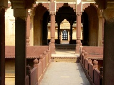 Vers les appartements du roi, Birsingh Deo Palace, Datia, Inde.