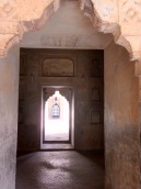 Un des passages du Birsingh Deo Palace, Datia, Inde.