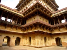 La partie centrale du palais Birsingh Deo aurait abrité les appartements du roi, Datia, Inde.